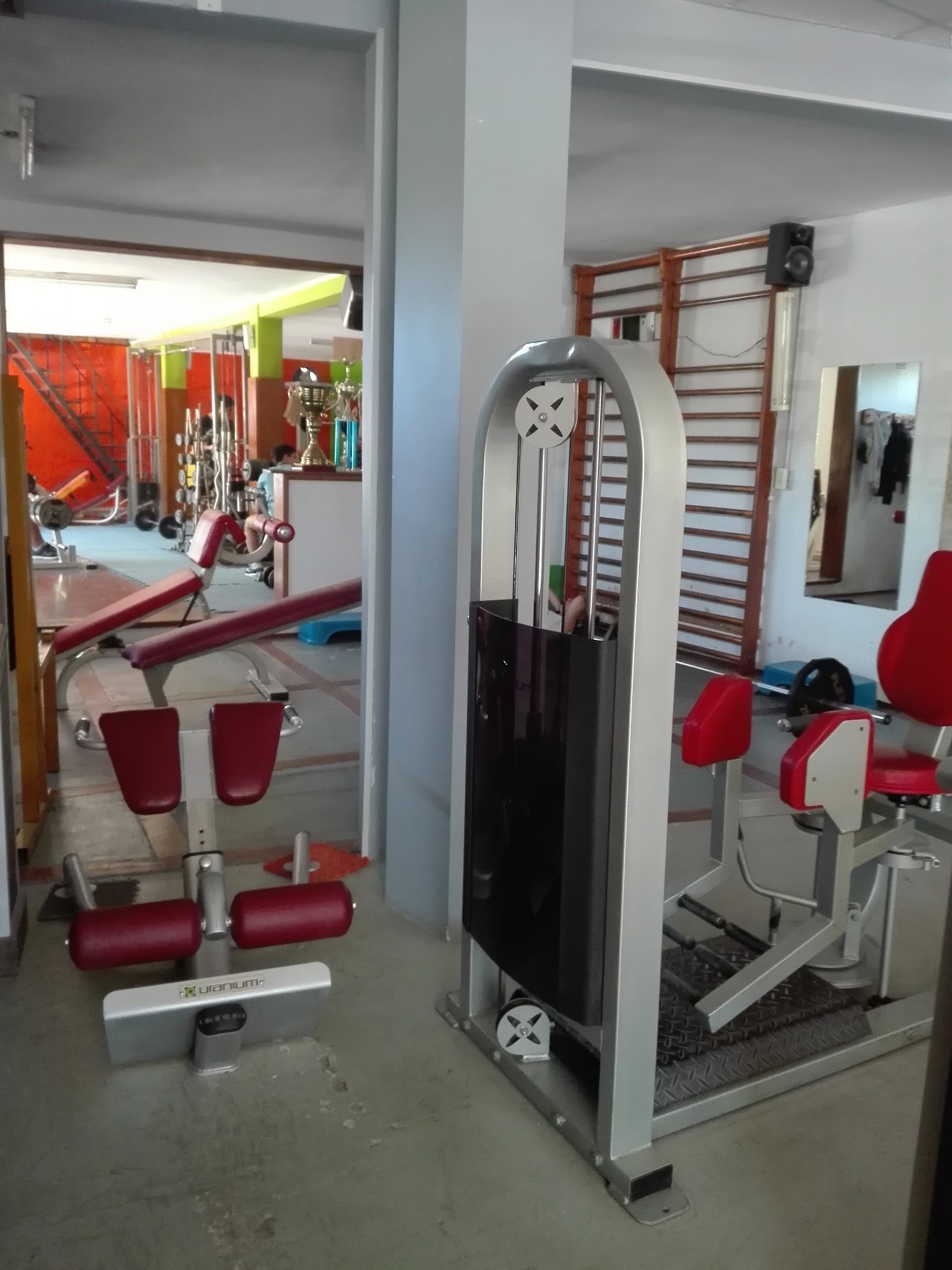 Sector de equipamiento variado y reconocimientos de Metro Gimnasio